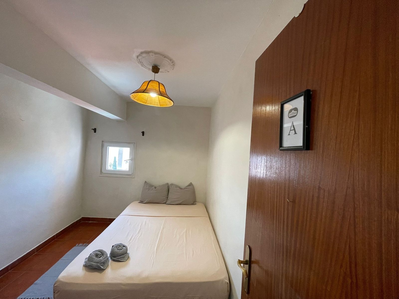 Sunny Double Room w/ Rooftop – Lapa Lisbon