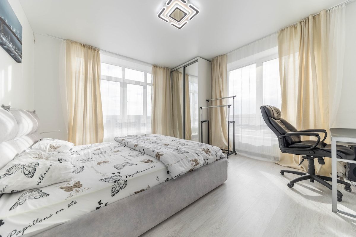 Modern 3 bedroom luxury apartment in Kiev.