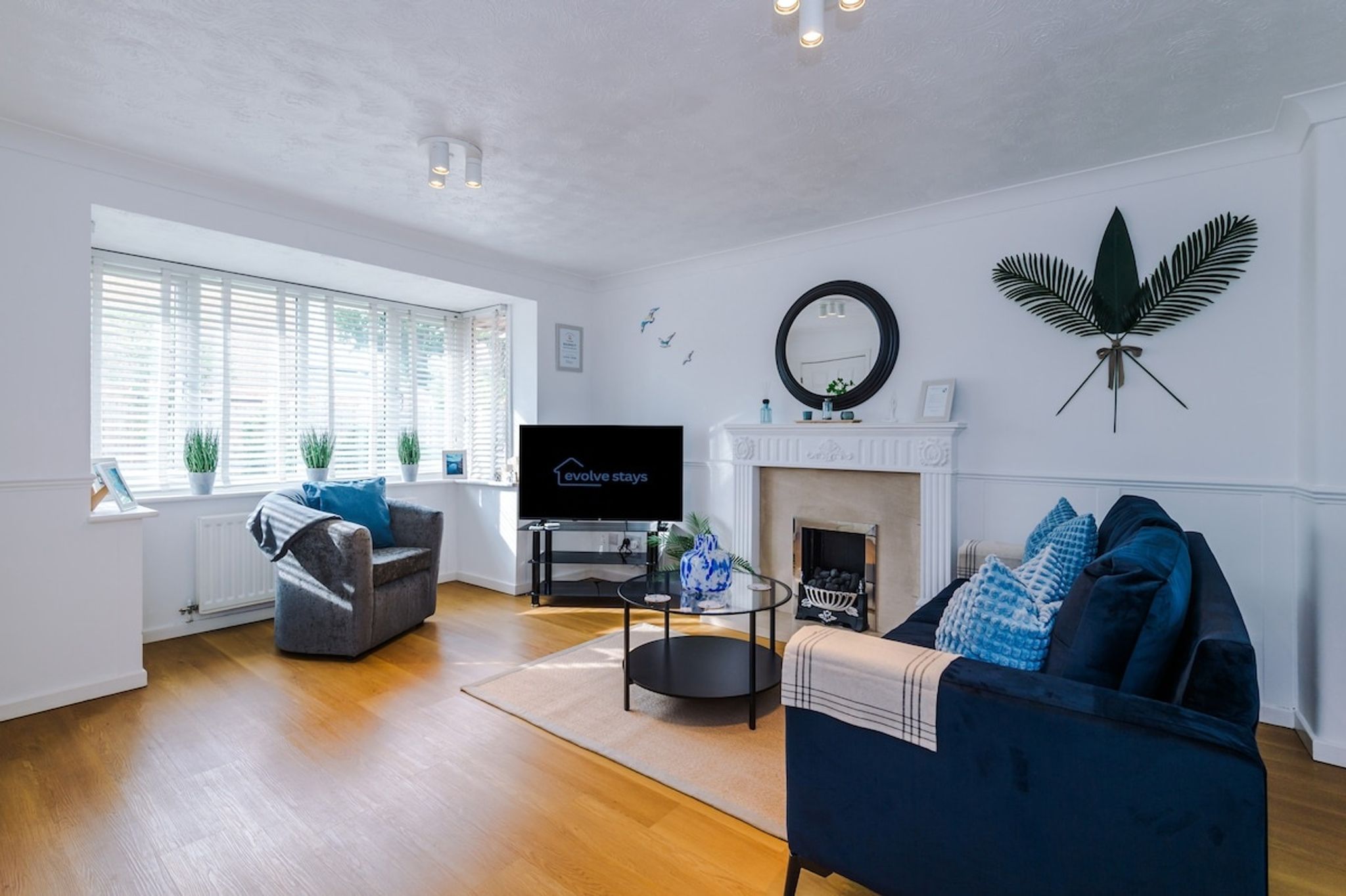 4BR Home for 8 | Kitchen + Parking in Northwich