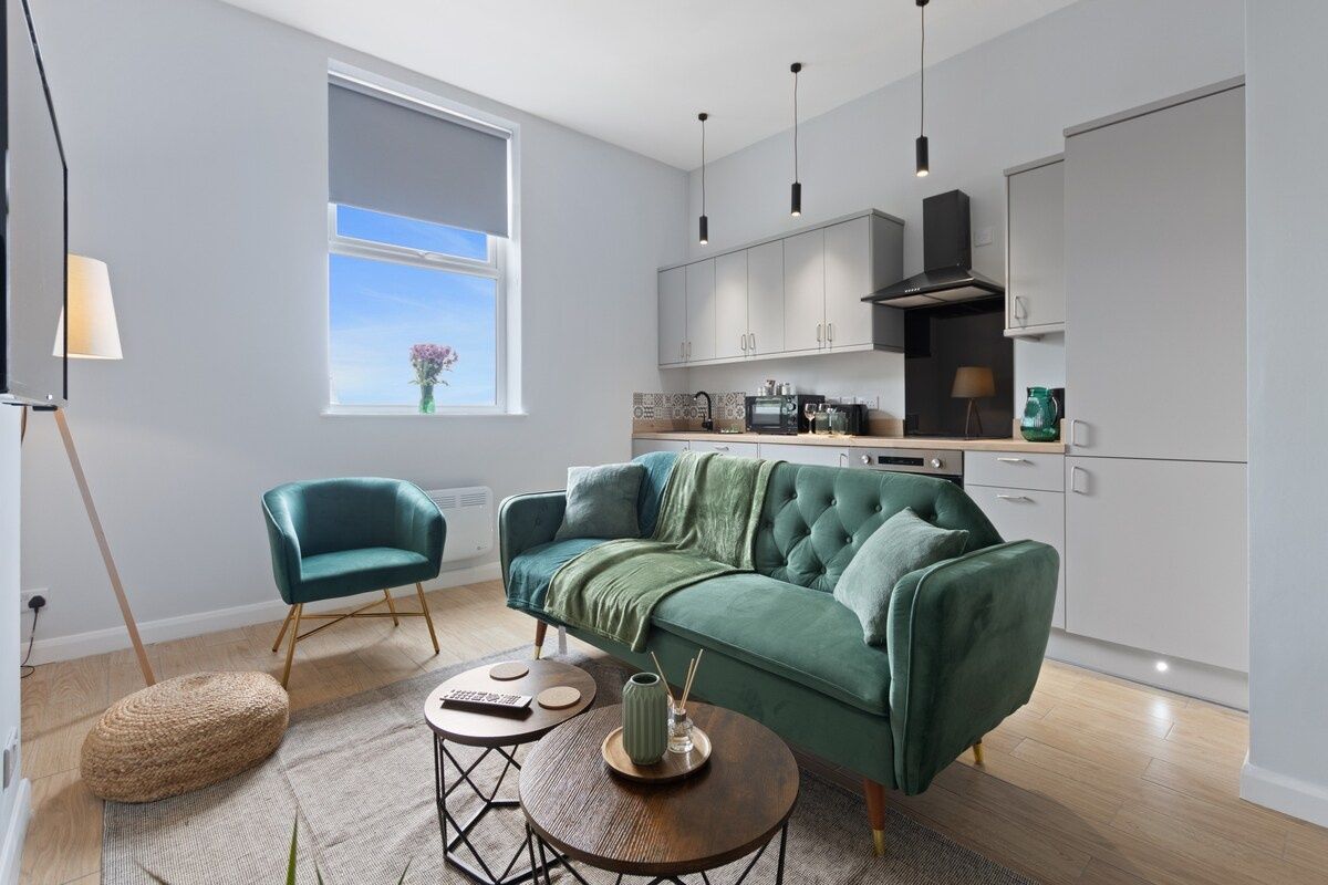 Modern Apartment Double Room |Free Parking Suite 8