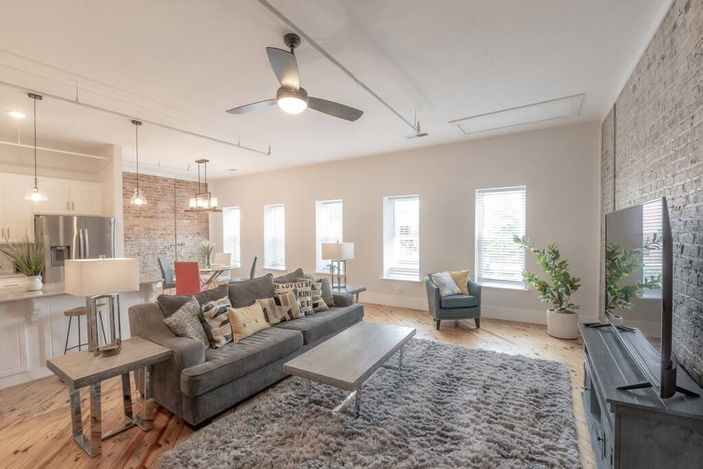 Downtown Main St Loft 137 - Walk to Expo Center !