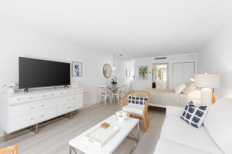 Perfectly-Located Studio at Naples Beach & Town — photo 12