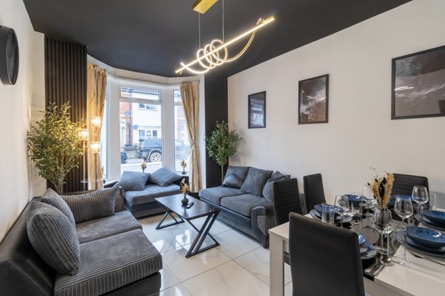 Open Mind Property - HotTub,7 Beds & Free Parking