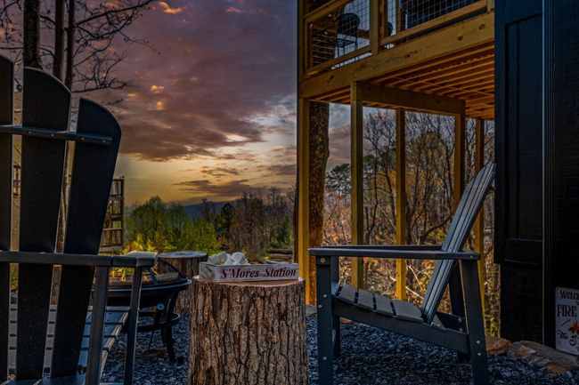 S'More Mountain Views ~ Adorable cabin with majestic views of Smokies~