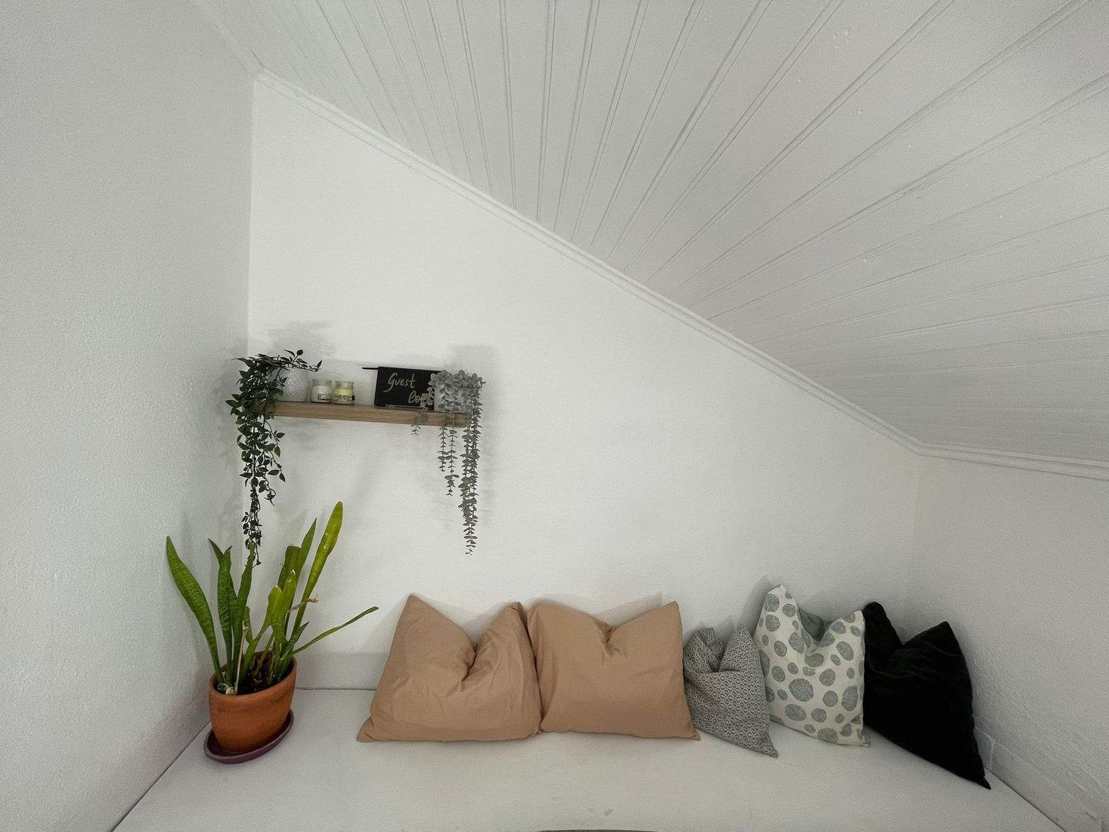 Lisbon Attic Room w/ Bathroom | Metro 1 Min
