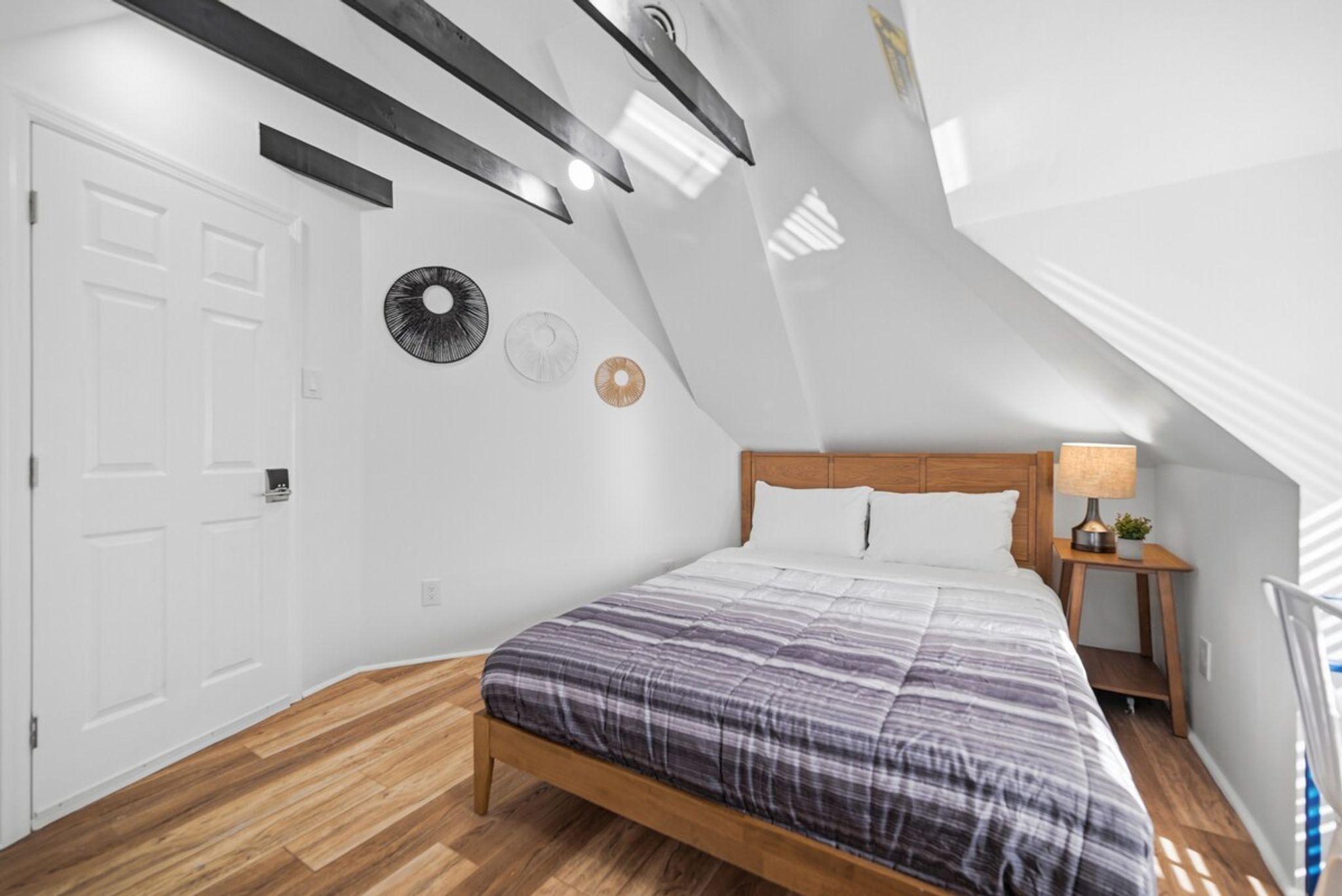 Dormont, Pittsburgh @D Stylish & Unique Private Bedroom with Shared Bathroom