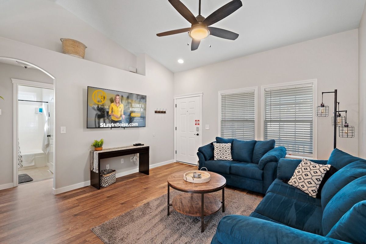 The Monarch Suite - A 4 Bedroom Home in Nampa near NNU and St Luke's