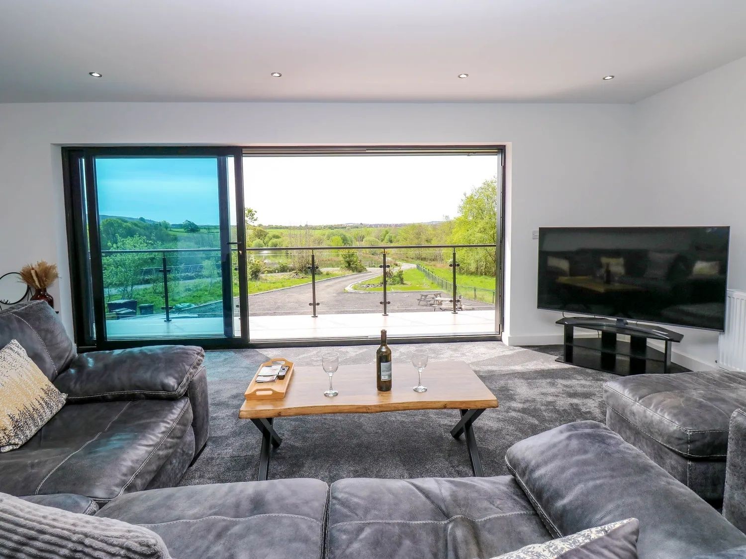 Sycamore Cottage | 2 King Bedrooms | Sleeps 4 | Fell Views | Balcony