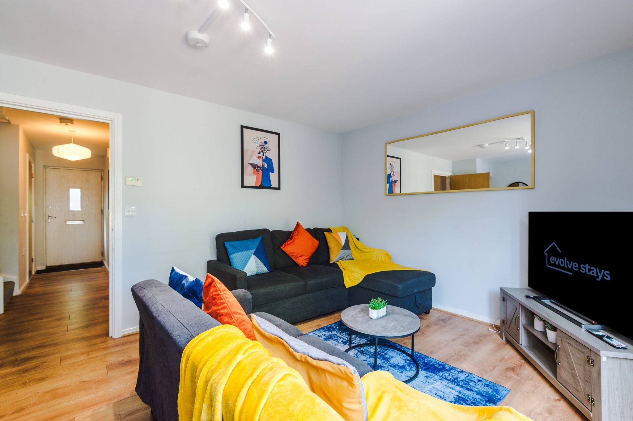 Salford 4Bed Home, Sleeps 9, Free Parking + WI-FI