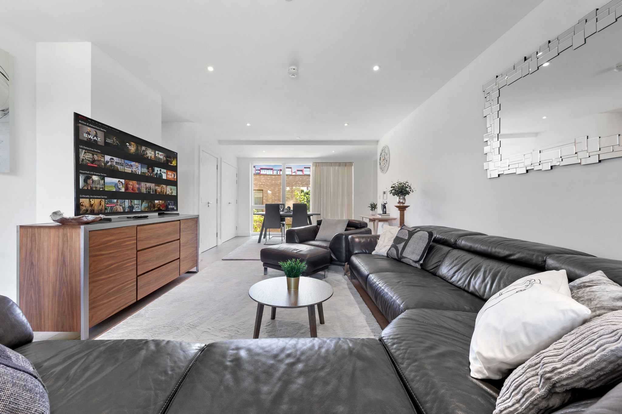 3-Bed Family Flat | Balcony | Greenwich | Sleeps 6