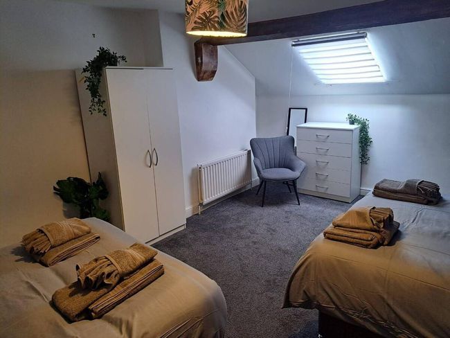 BIG Contractor House in Derby with 7 Beds by PureStay - 4 night min!