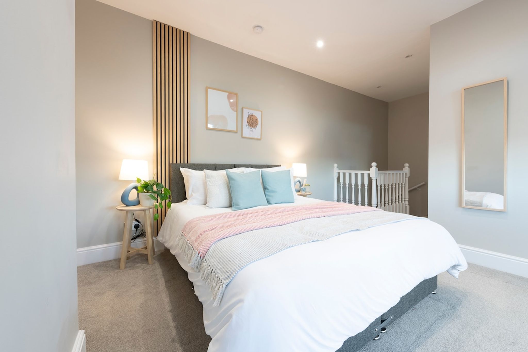 Spacious 2BR Near Leeds Centre – Free Parking | NS