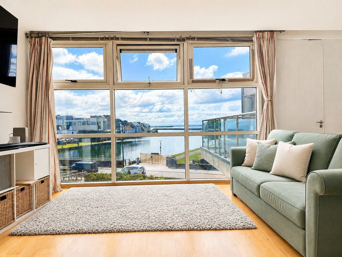 2 Bed Apt in Galway Centre | Incredible view!