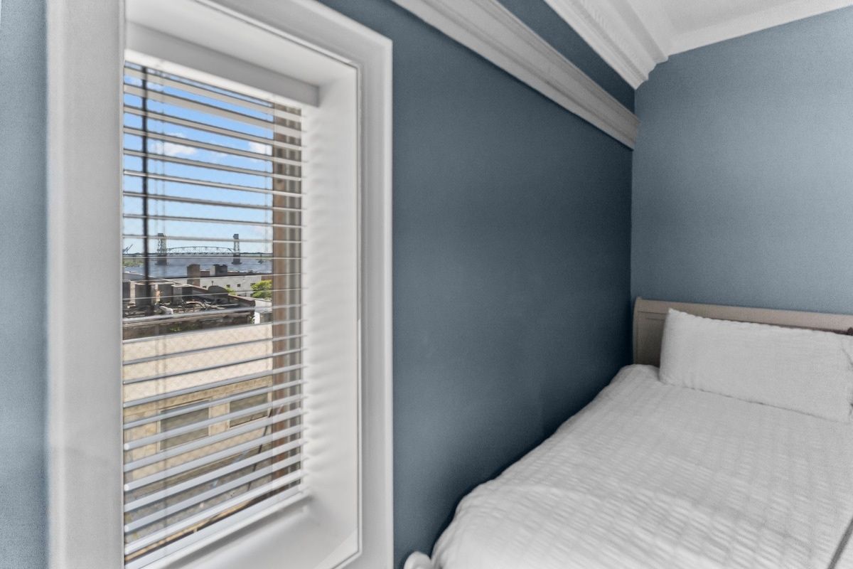 Blue Note Loft | Walk to Riverwalk + Rooftop Bar
