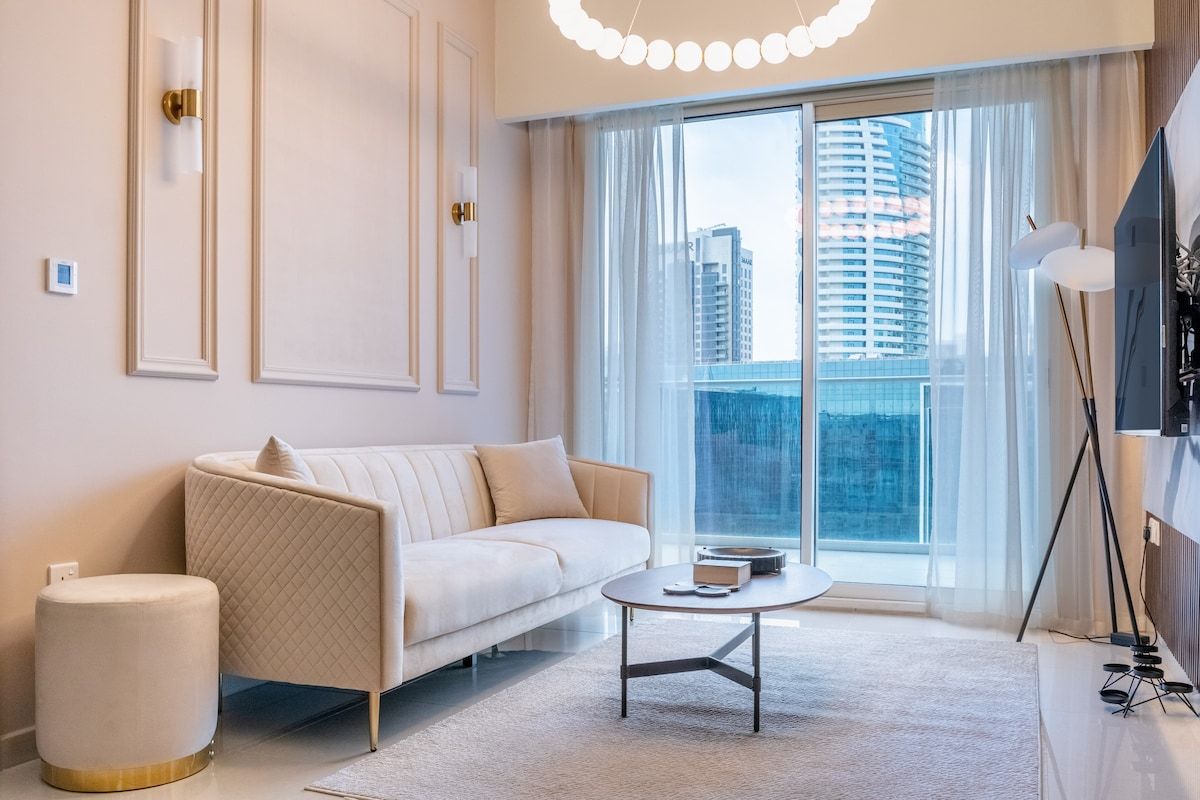 Stylish high floor apartment with Burj View