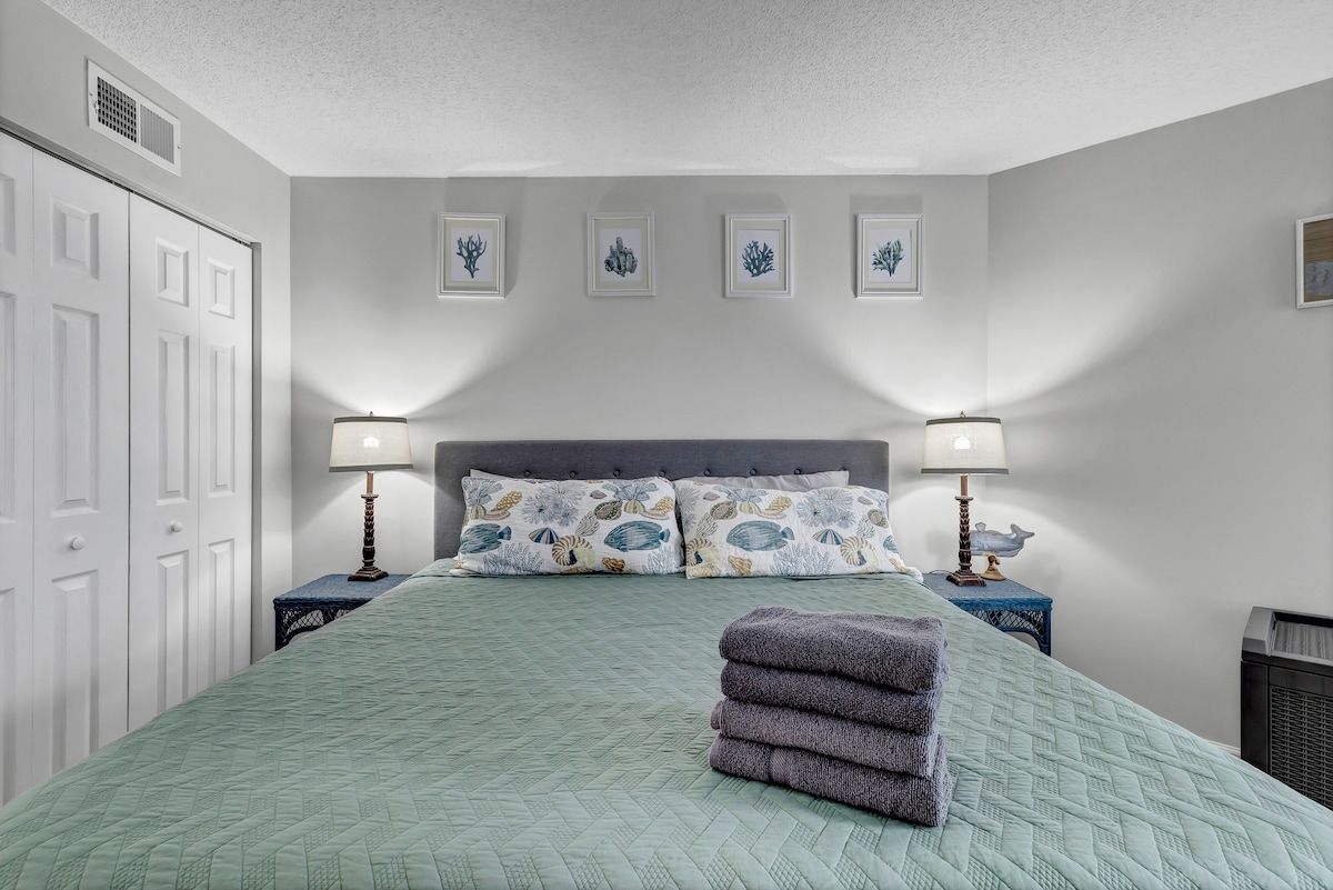 Barefoot Bungalow - Ocean Front Beach Condo
