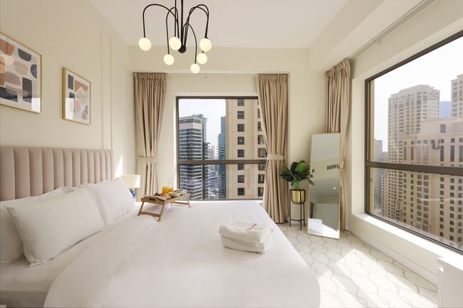 Upgraded 1BHK with Stunning Marina Views