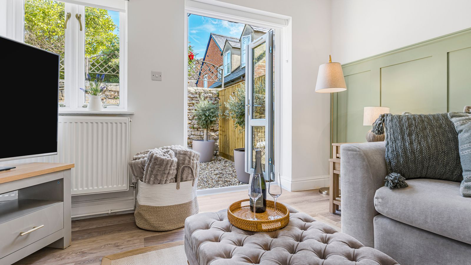 The Retreat - 2-bed cottage - garden, parking