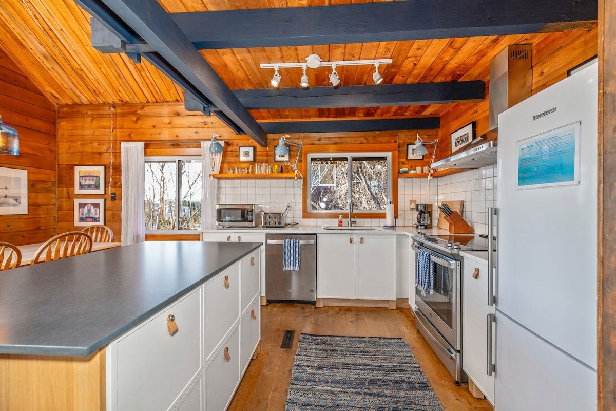 The Stoke - 5 houses to Ocean - Pool!