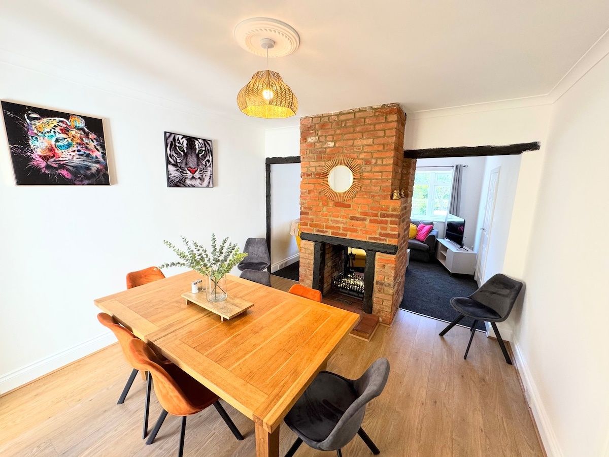New Spacious 4 Bedrooms 5 Beds House. Sleeps 8