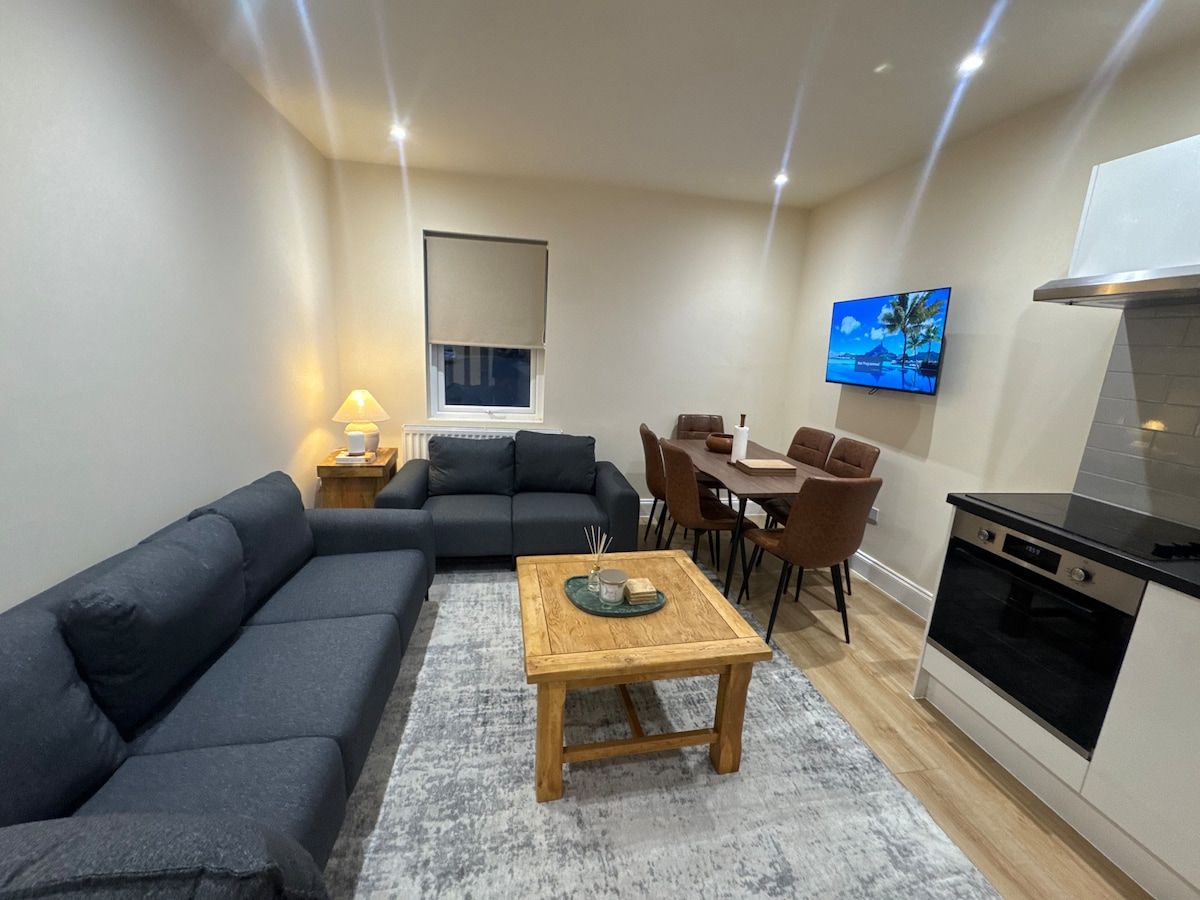 Modern Elegance | Spacious 3-Bedroom Flat