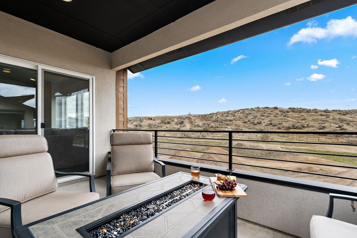 The Bike Park Suite - Lazy Day Getaway along the Eagle Bike Park Hills