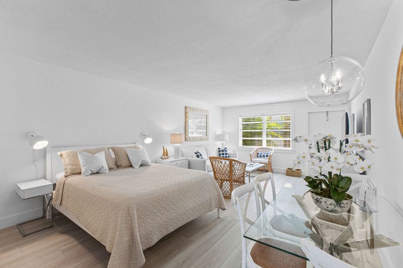 Perfectly-Located Studio at Naples Beach & Town — photo 15