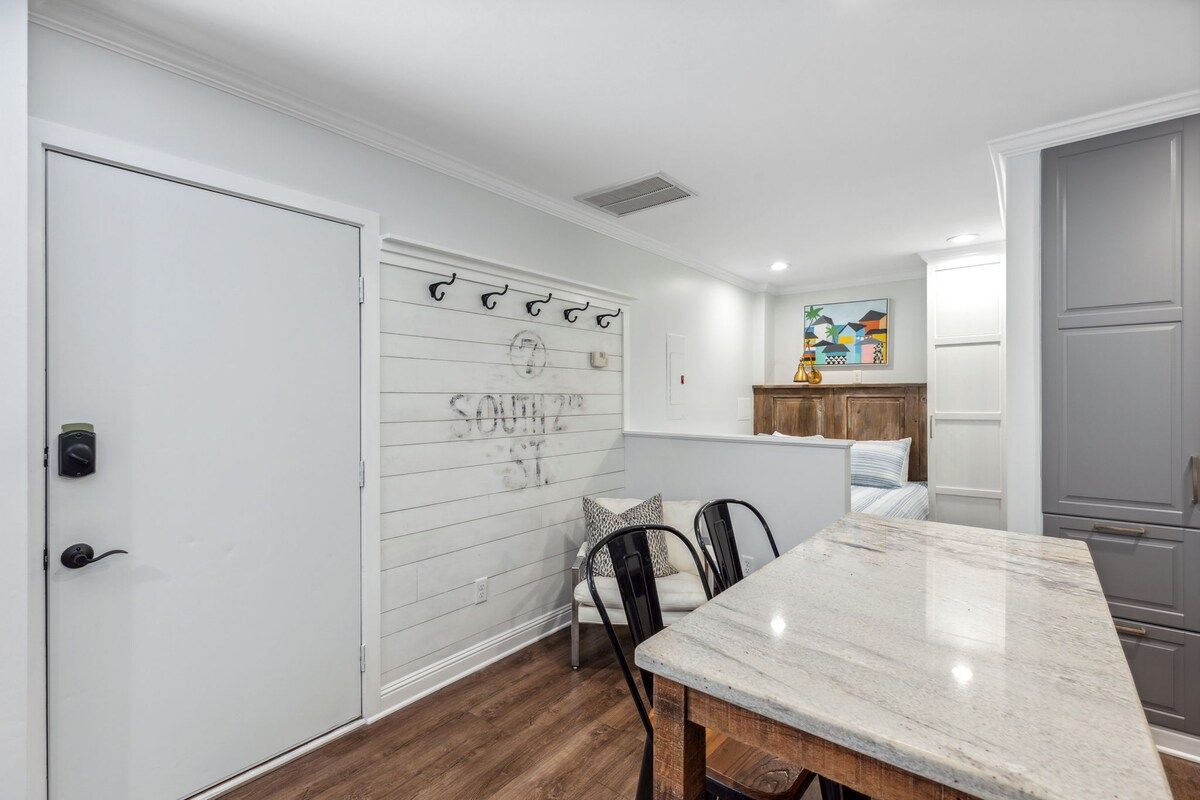 Diamond Courtyard | Historic Downtown | Parking
