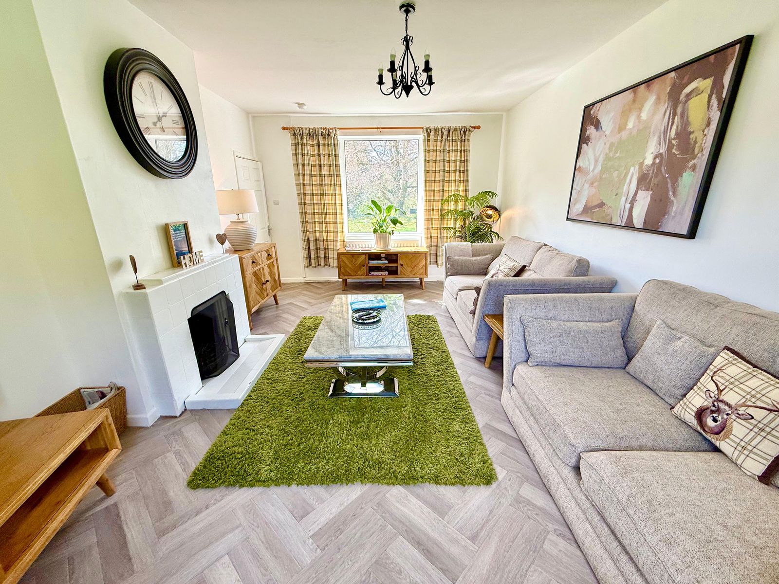Secluded, in one acre, HOT TUB,views,dogs welcome With Cymru Holidays