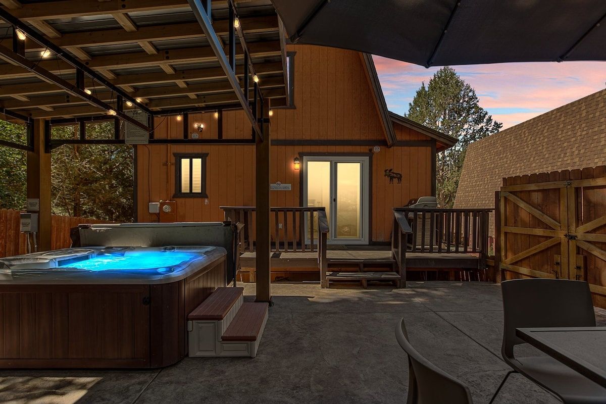 Mountain View | HotTub | Fully Fenced Yard