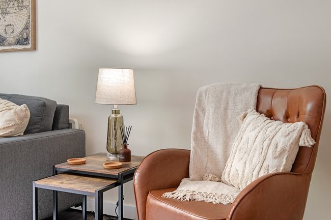 Spacious 2 Bedroom Apartment - Great Location