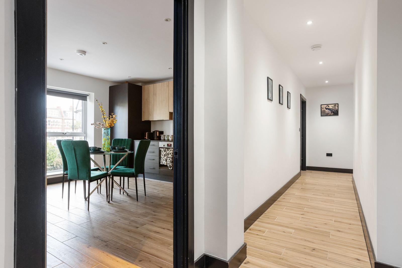 Stylish & Spacious 2BR Flat |Near Woodside Stn.|ST
