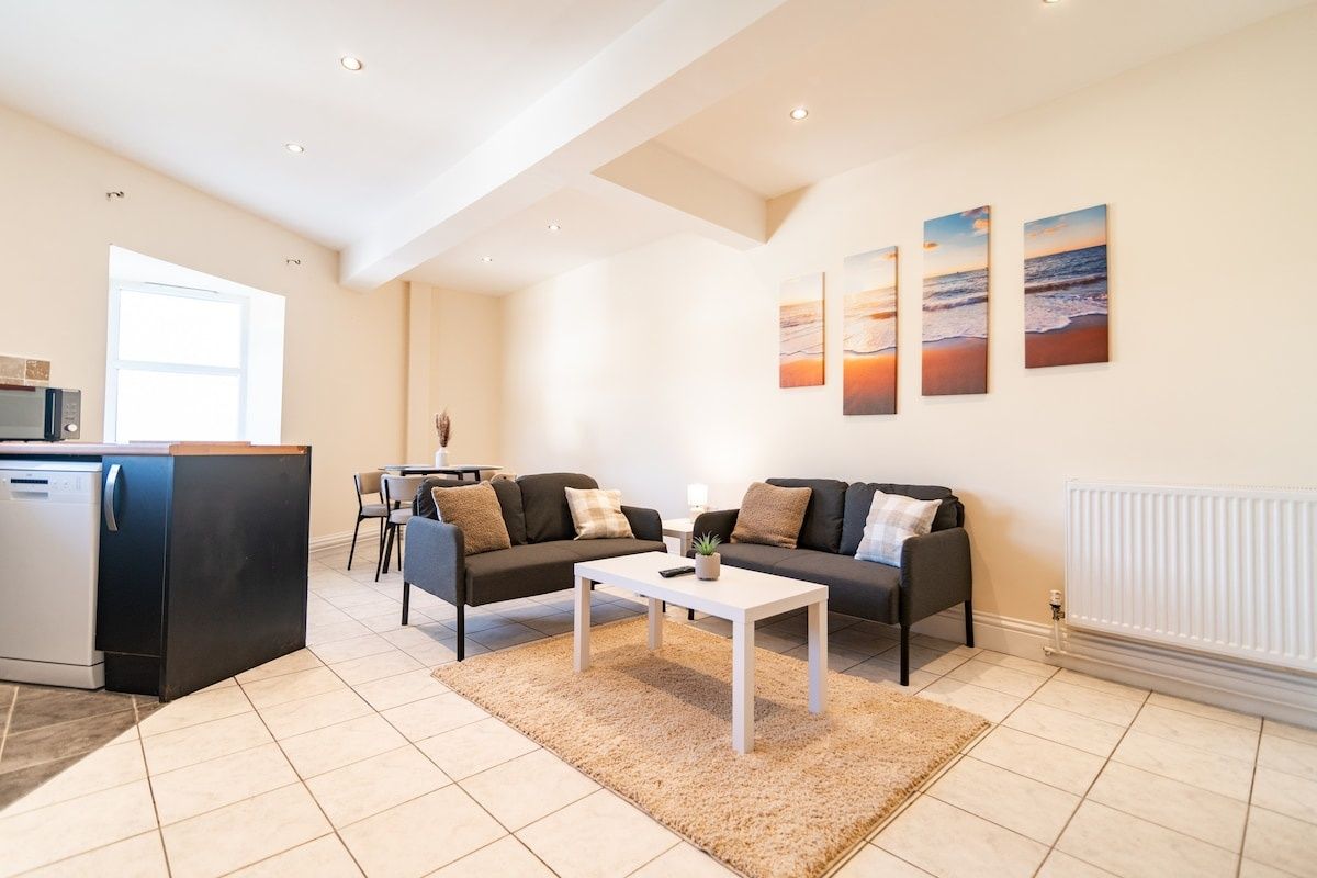 2 Bedroom Flat on Harbour Way!