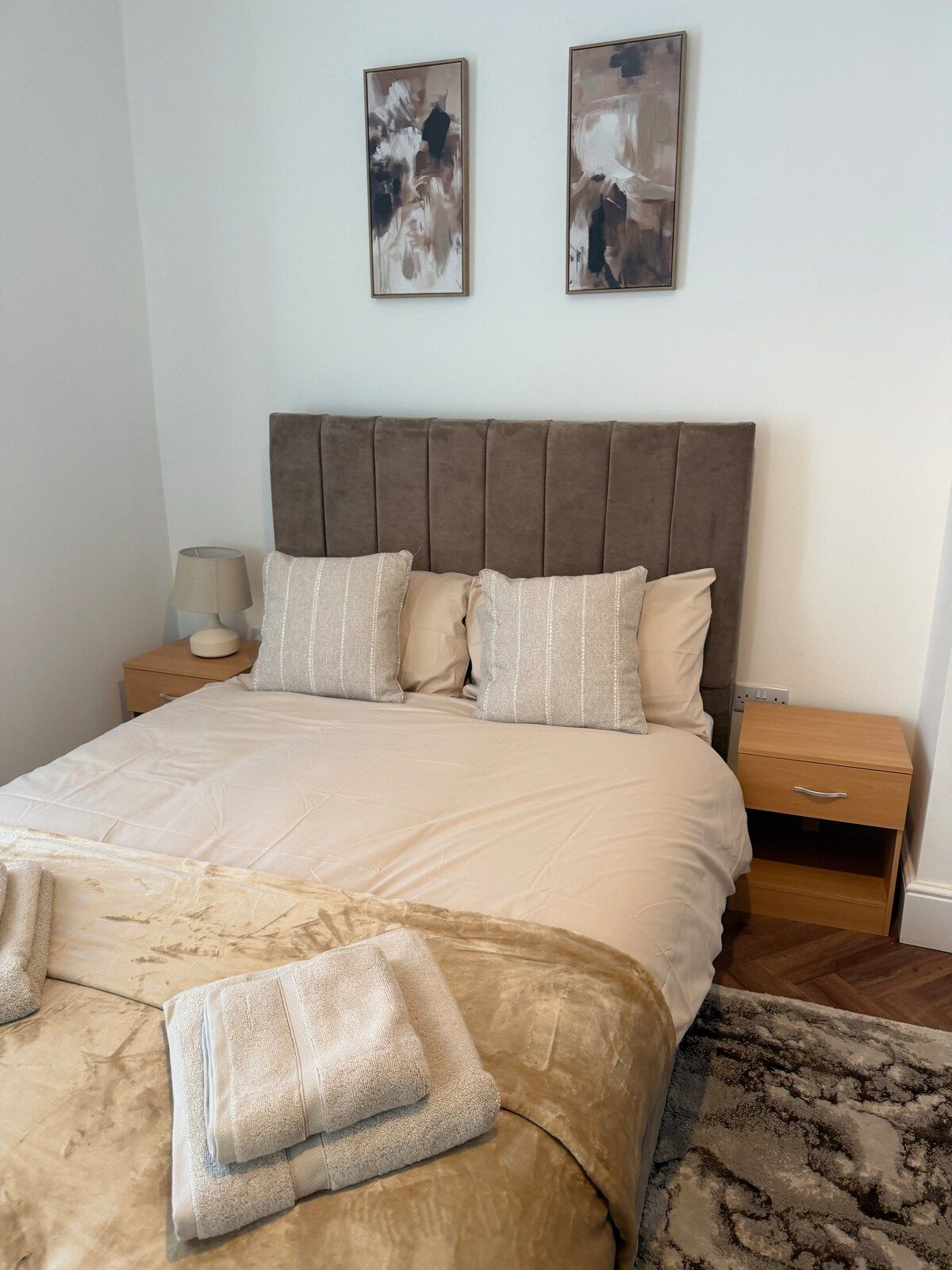 Modern 3 BDR Home IFree Parking/Near City Ctr