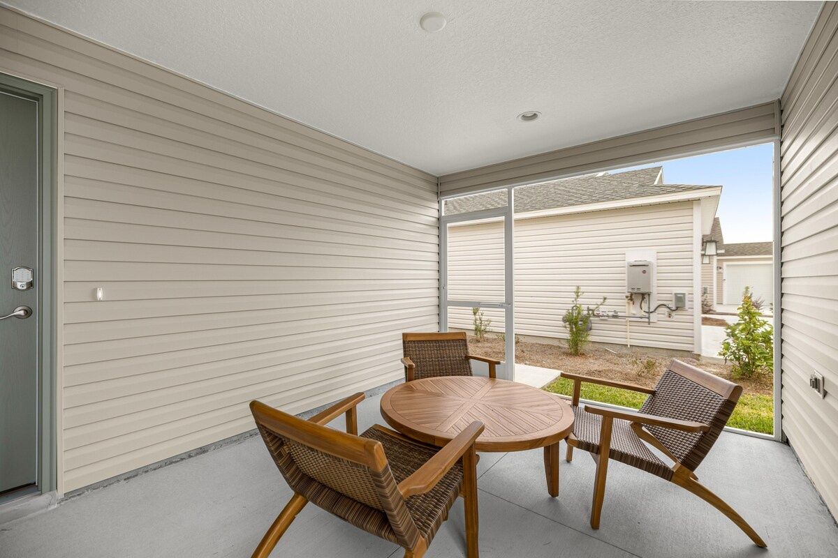 Cozy 2BR Near Eastport Sq. & Middleton | Patio — photo 5