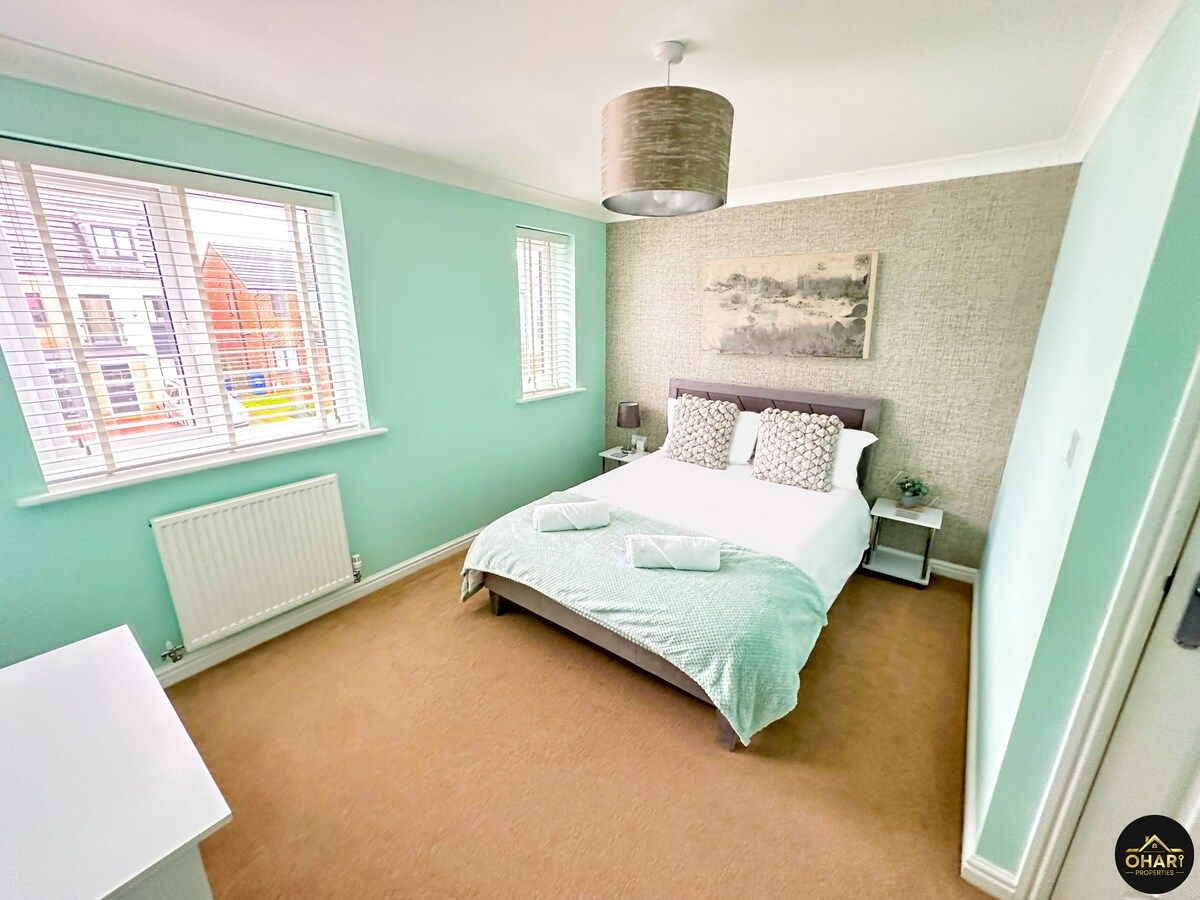 Greville House - Modern 4 Beds - FREE Parking