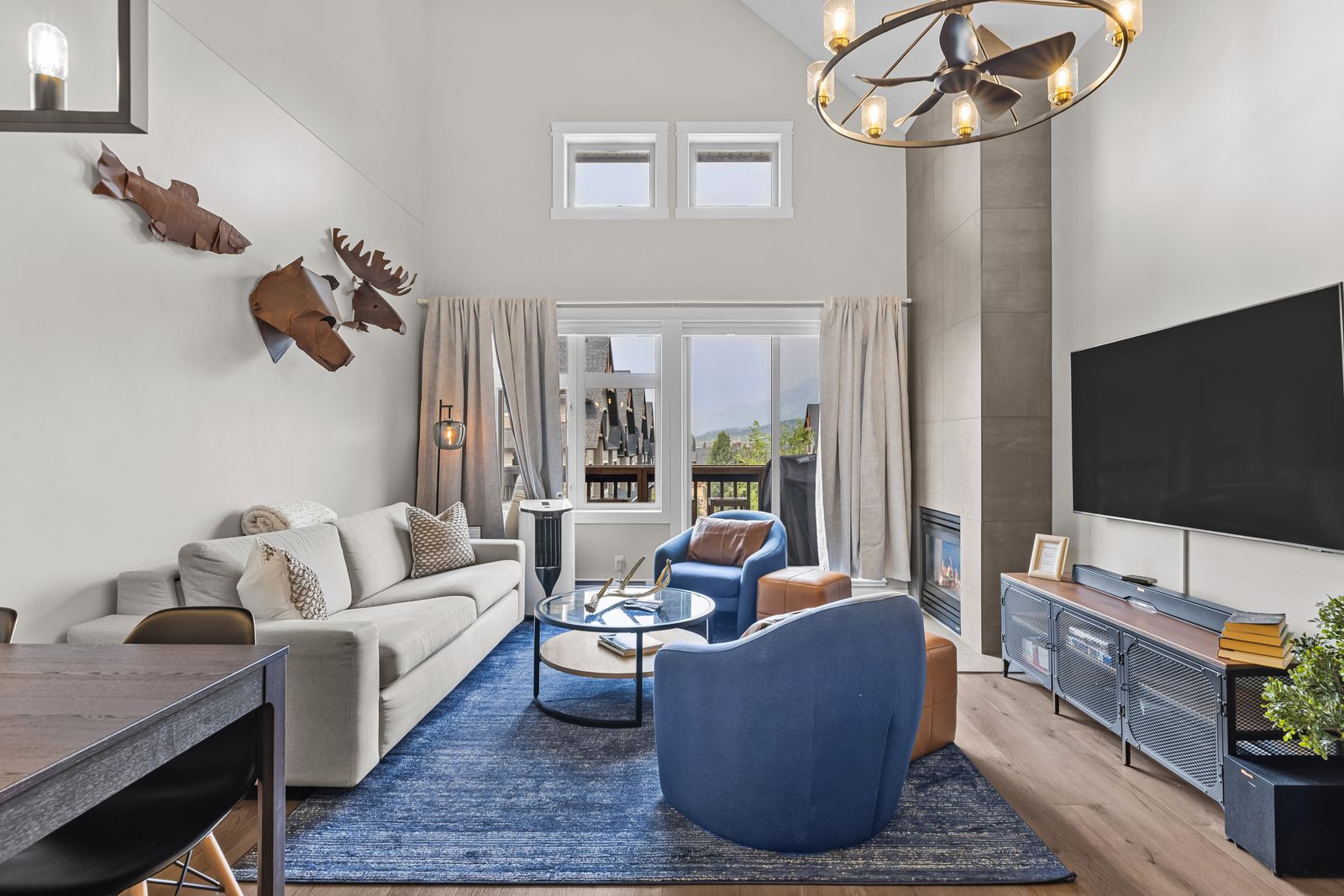 The Solstice Loft -2 Bed/2 Bath Luxurious Penthouse