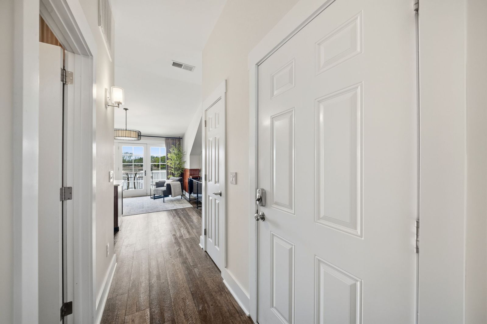 The Lantern Loft - Luxury Riverfront Downtown