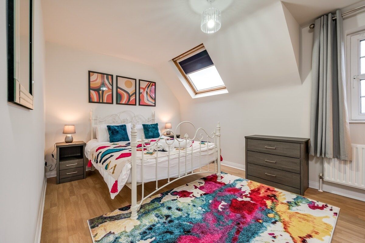 City Centre Townhouse 2x Parking, Great for Groups by StayByNumbers