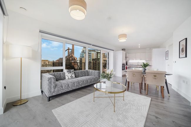 Stylish 2-Bed Flat w/ Balcony | Fulham SW6