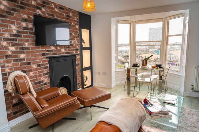 2BR Coastal Stay with Panoramic Sea View | Margate