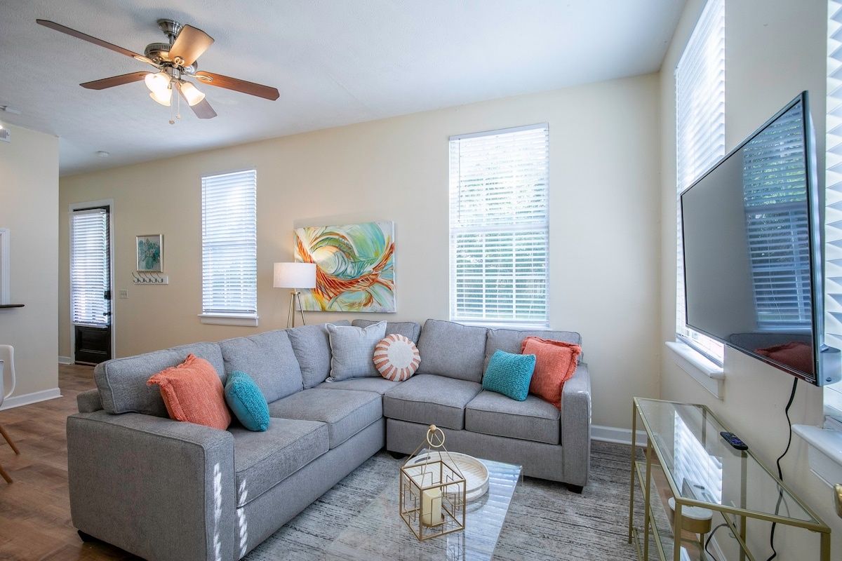 The Lummus 2BR Cozy Triplex by Velvet Ditch Villas