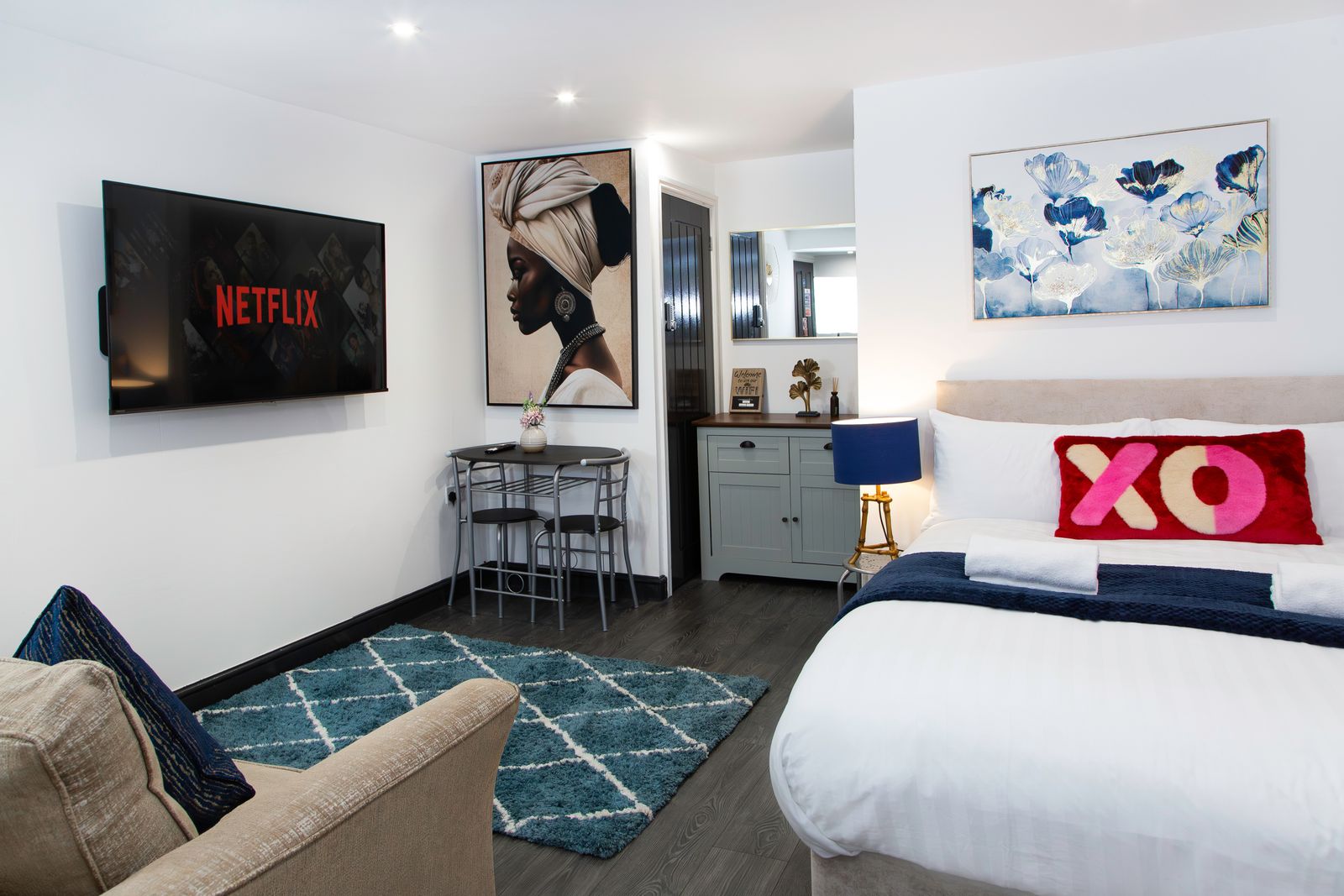 Stylish Studio - Sleeps 3 + Street Parking