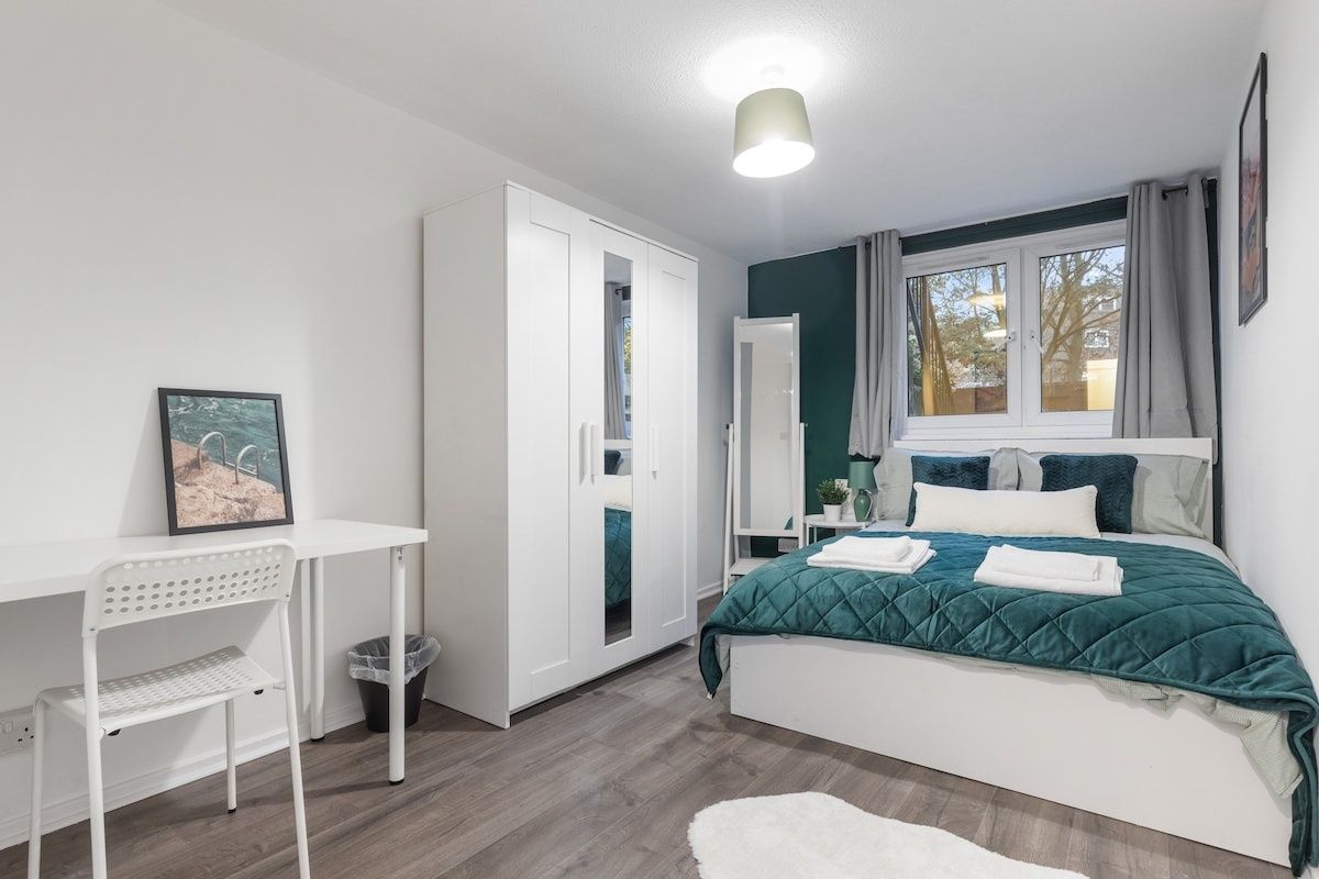 15 Mins to Central LDN | Spacious Home | Sleeps 8