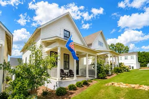 The Lamar Landing, Pool+PB Court Velvet Ditch Villas