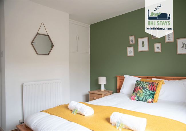 Cottenham - City Centre w/Free Parking 4 Bedroom Sleeps 6