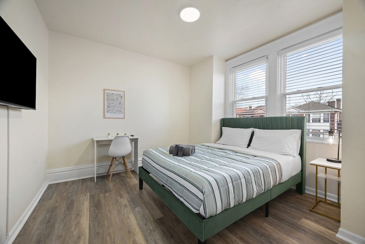 Private Room 2A with Queen bed