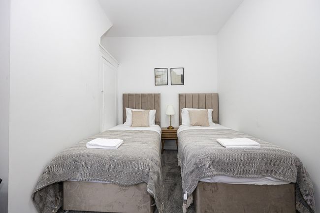 Stylish 3 Bed Levenshulme Home Sleeps 7