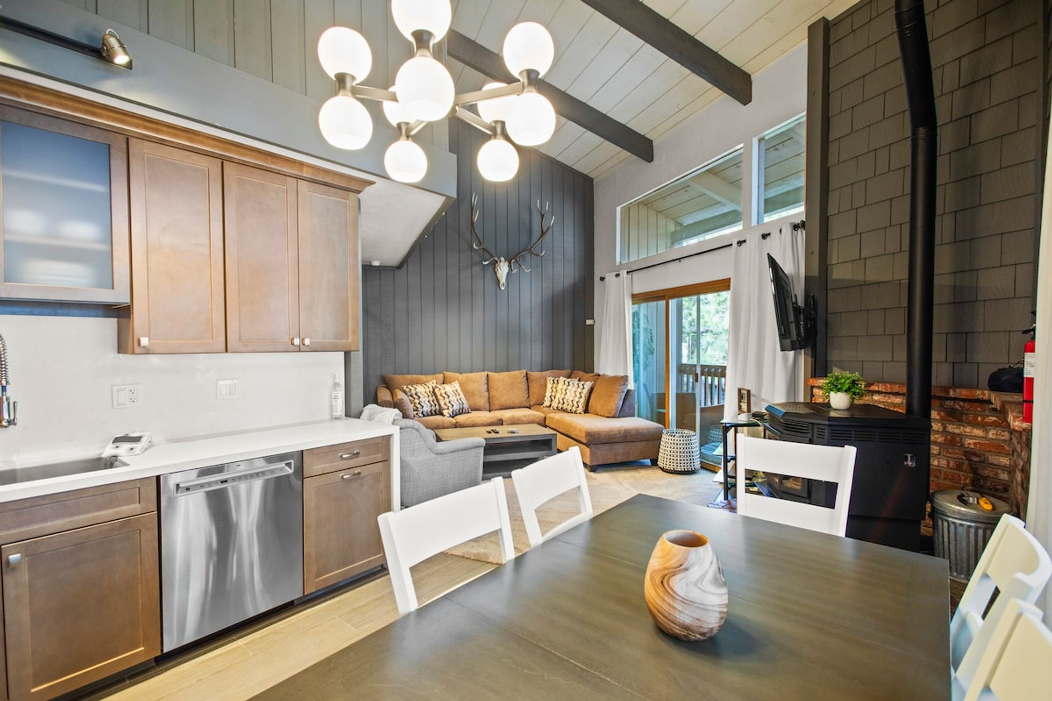 Mammoth Mountain 3BR 3BA Beautiful Family Getaway