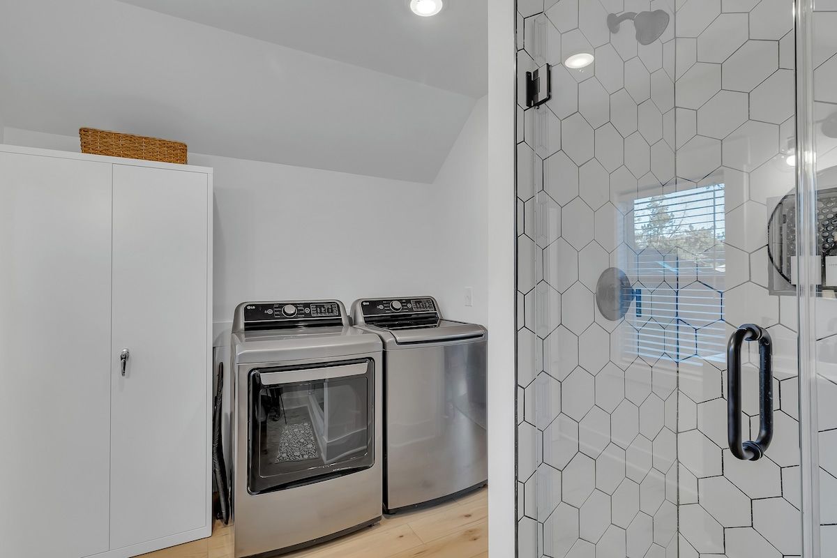 Charming Guest House - Dog Friendly - Parking